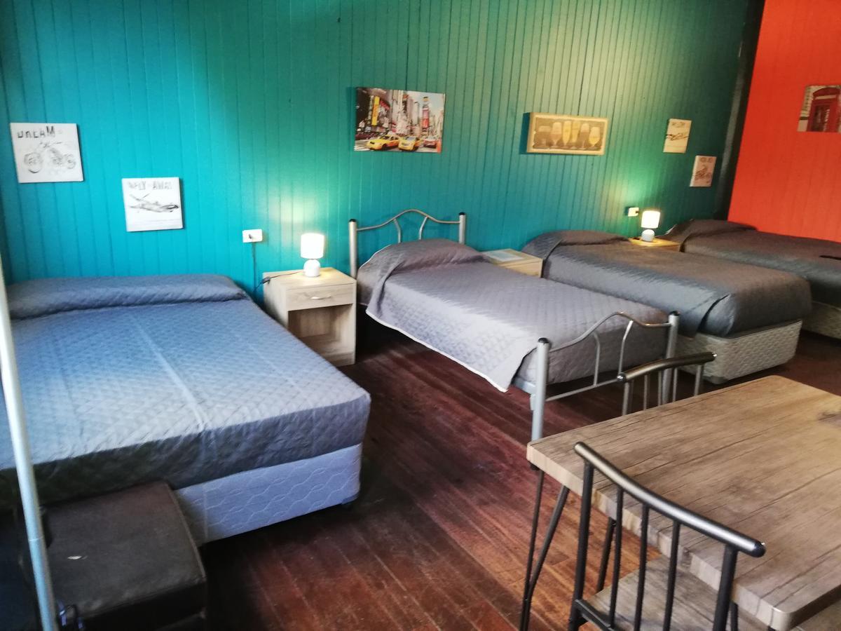 Hostal La Casona Los Ángeles Екстериор снимка