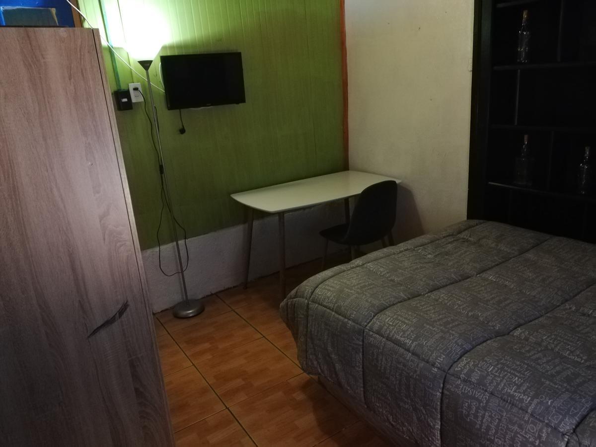 Hostal La Casona Los Ángeles Екстериор снимка