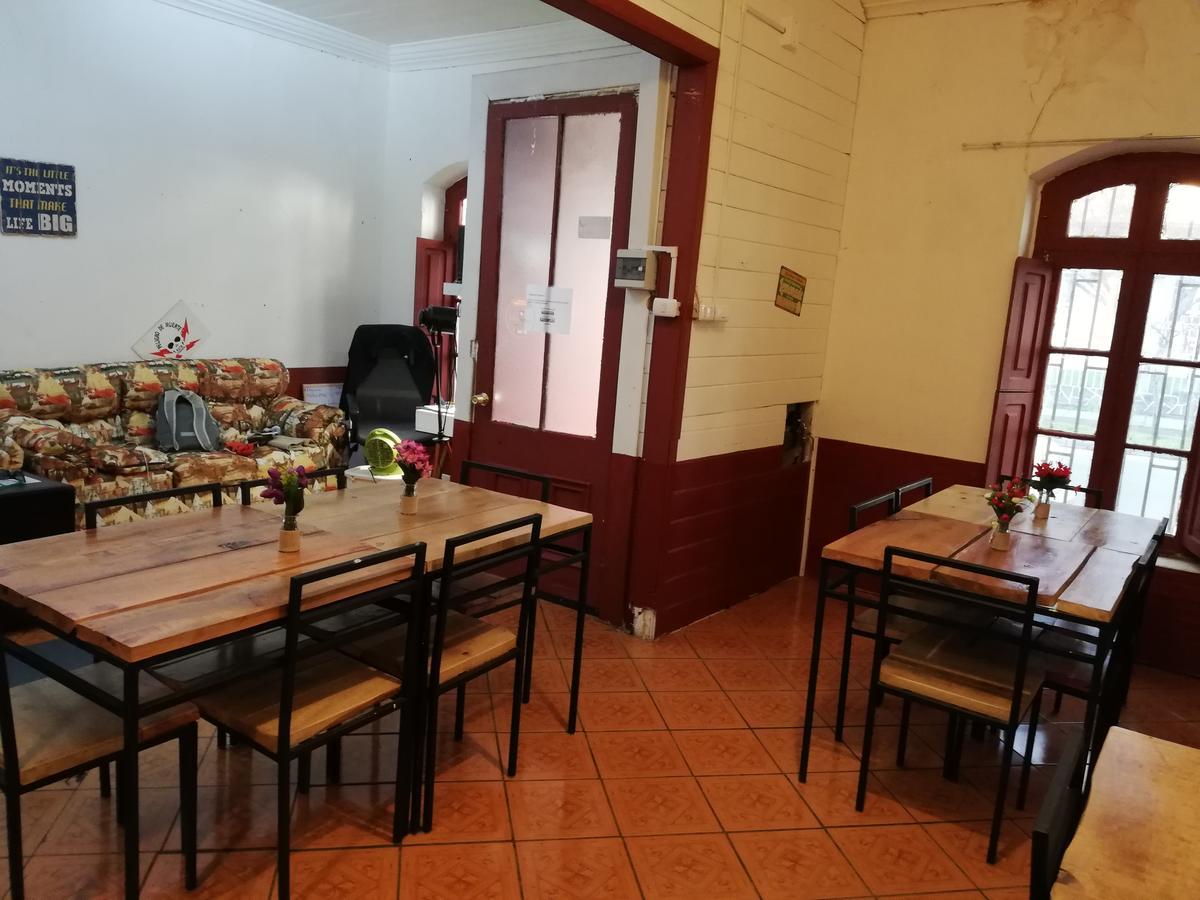 Hostal La Casona Los Ángeles Екстериор снимка